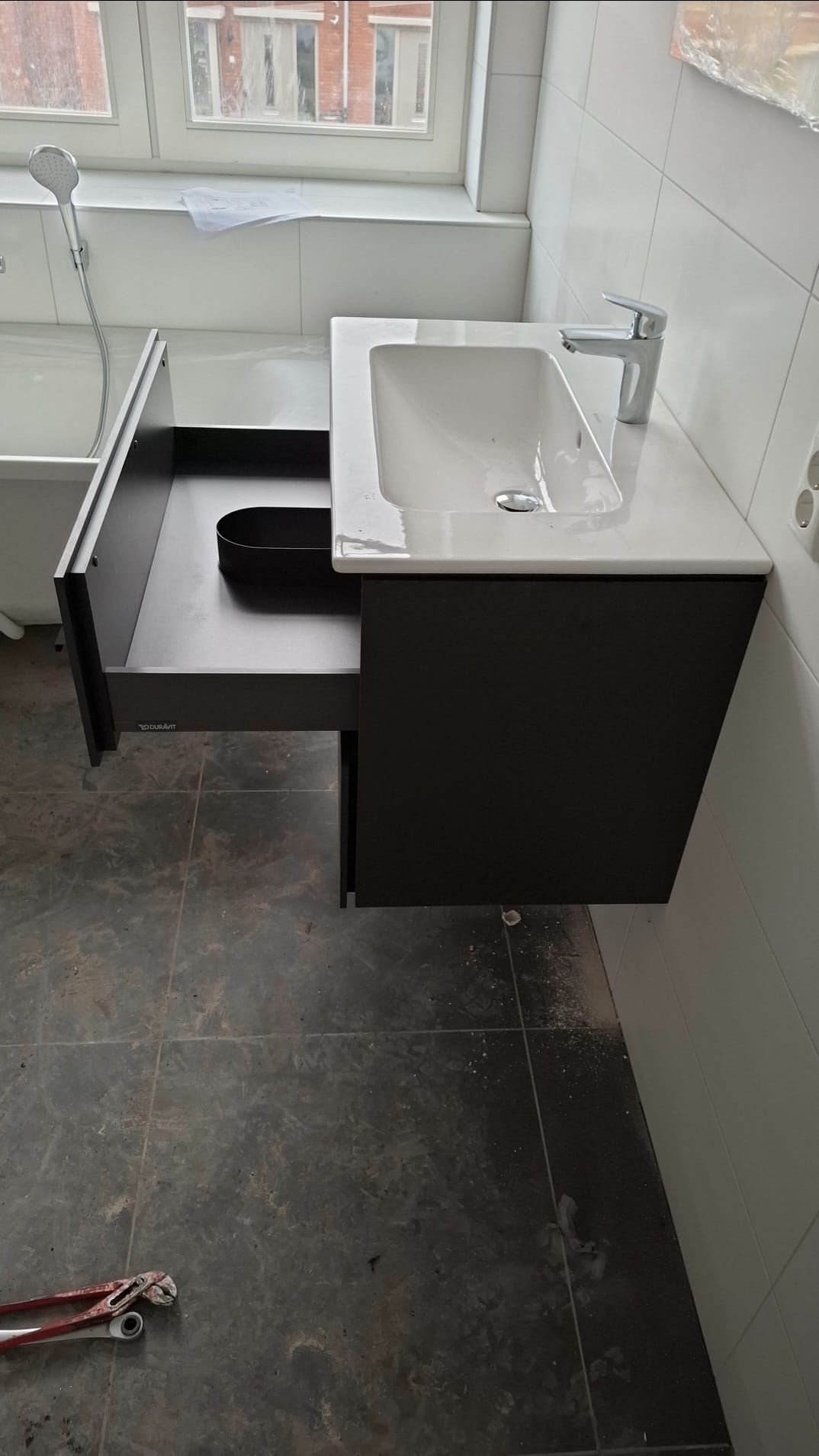 Moderne wastafel installatie